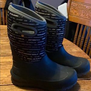 Boys Bog Winter Boots - size 4